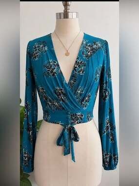 Express Women’s XS Blue Floral Wrap Crop Top Open Back Long Sleeve